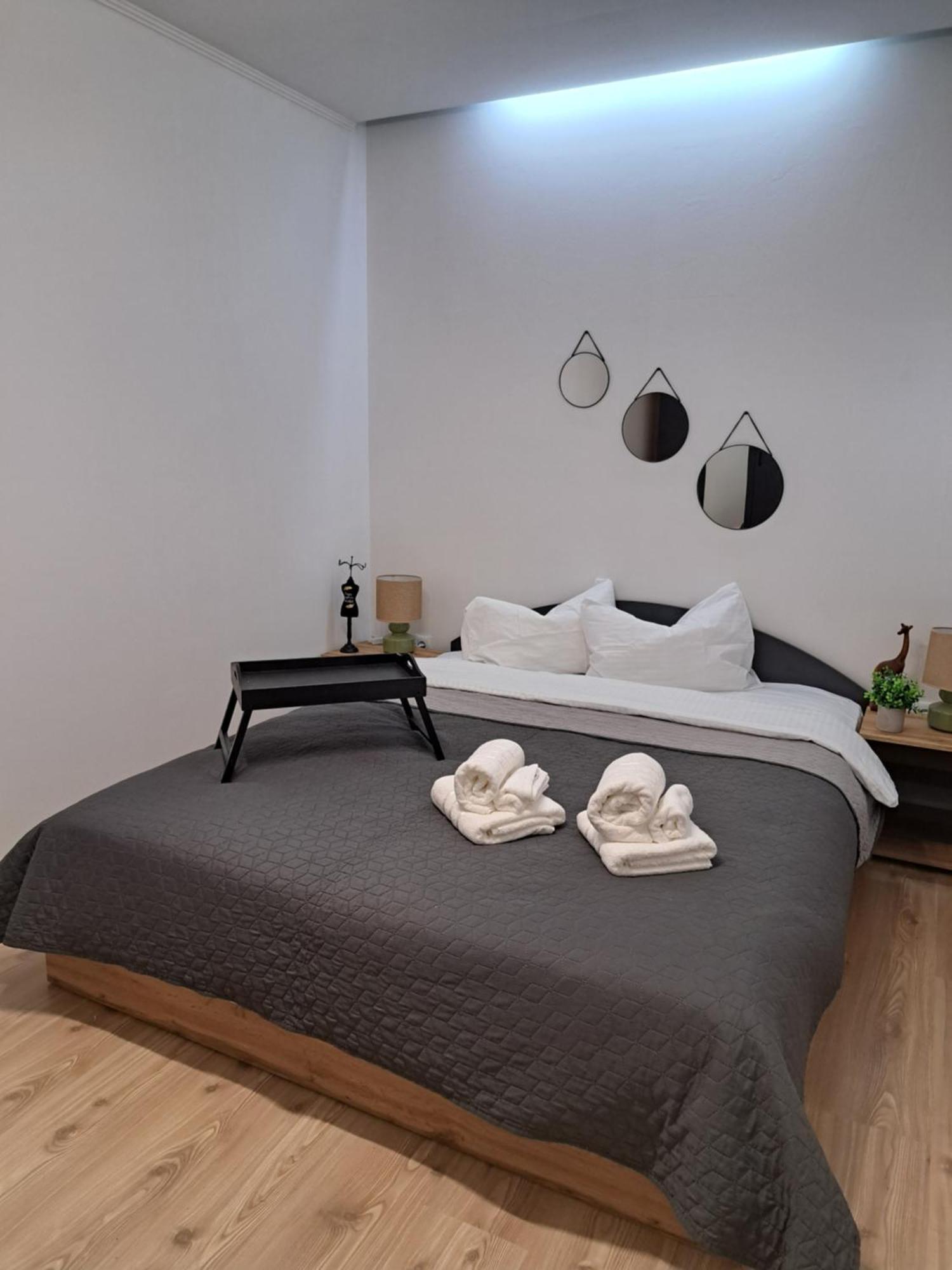 Free Garage In The Center-Delicia 4 Studio! Hermannstadt Exterior foto